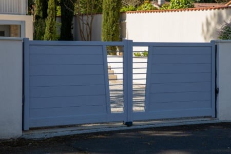 Quel portail de garage choisir pour sécuriser et embellir votre maison ?