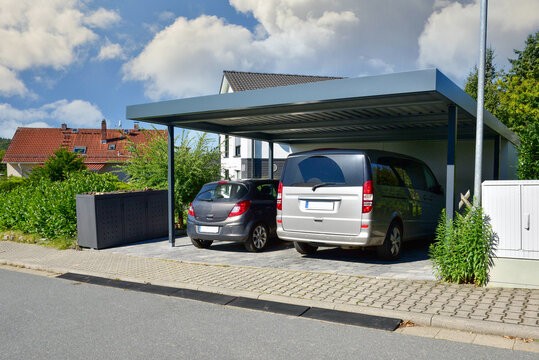 Carports à Épinal, Nancy et Saint-Dié-des-Vosges : Choisissez la Meilleure Solution pour Protéger Votre Véhicule